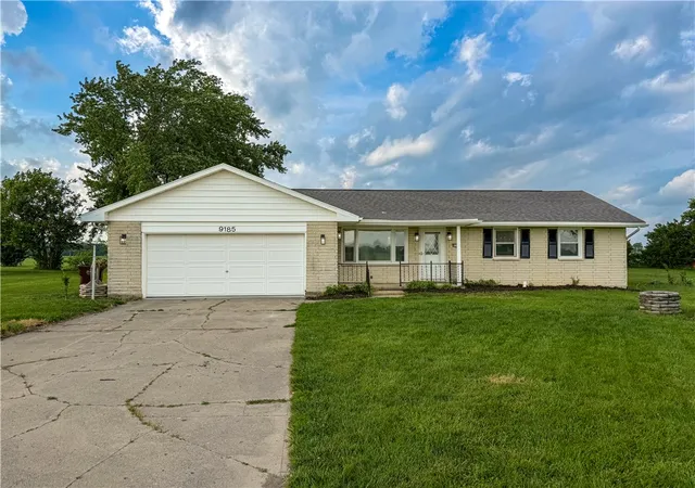 Homes for sale in Laura, OH | 9185 State Route 571, Laura, OH 45337 | MLS# 961343