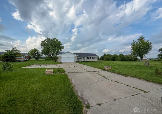 Homes for sale in Laura, OH | 9185 State Route 571, Laura, OH 45337 | MLS# 961343