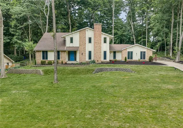 Homes for sale in Beavercreek, OH | 239 Honey Jane Dr, Beavercreek, OH 45434 | MLS# 961178