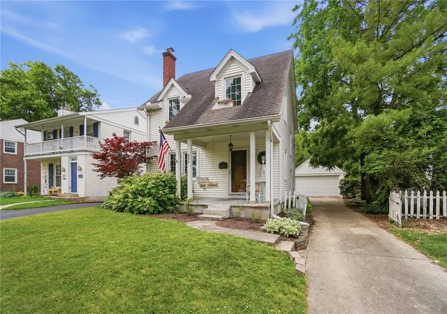Homes for sale in Oakwood, OH | 406 East Dr, Oakwood, OH 45419 | MLS# 961475