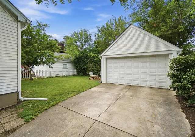Homes for sale in Oakwood, OH | 406 East Dr, Oakwood, OH 45419 | MLS# 961475
