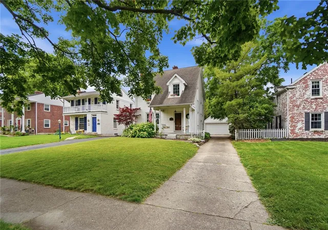 Homes for sale in Oakwood, OH | 406 East Dr, Oakwood, OH 45419 | MLS# 961475