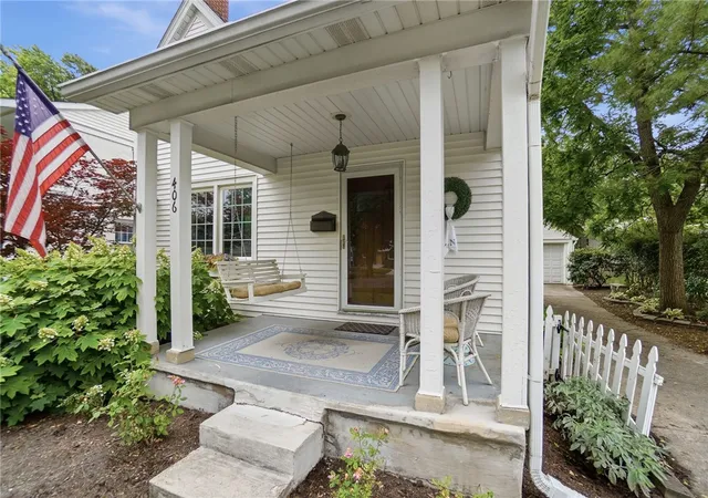 Homes for sale in Oakwood, OH | 406 East Dr, Oakwood, OH 45419 | MLS# 961475