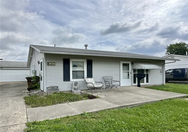 Homes for sale in Xenia, OH | 1295 June Dr, Xenia, OH 45385 | MLS# 960894