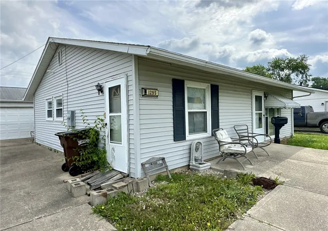 Homes for sale in Xenia, OH | 1295 June Dr, Xenia, OH 45385 | MLS# 960894