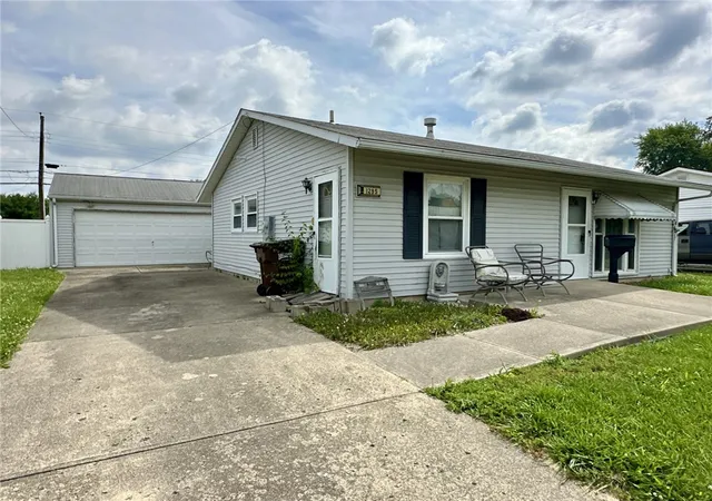 Homes for sale in Xenia, OH | 1295 June Dr, Xenia, OH 45385 | MLS# 960894