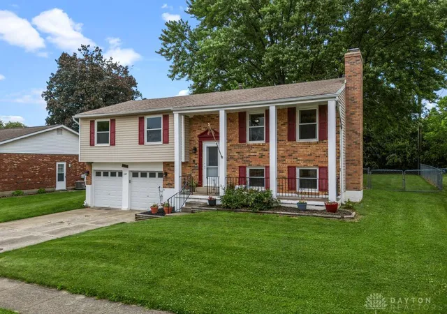 Homes for sale in Xenia, OH | 687 Eden Roc Dr, Xenia, OH 45385 | MLS# 961211