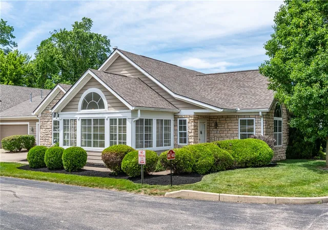 2nd image of 41 Aberdeen Village Dr, Beavercreek, OH 45430 | MLS# 961458
