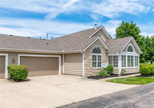 3rd image of 41 Aberdeen Village Dr, Beavercreek, OH 45430 | MLS# 961458