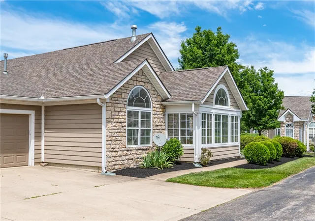 4th image of 41 Aberdeen Village Dr, Beavercreek, OH 45430 | MLS# 961458