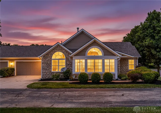 Listing Photo 2 - Condo for sale in building located at 41 Aberdeen Vlg Dr, Beavercreek, OH 45430 - Unit #