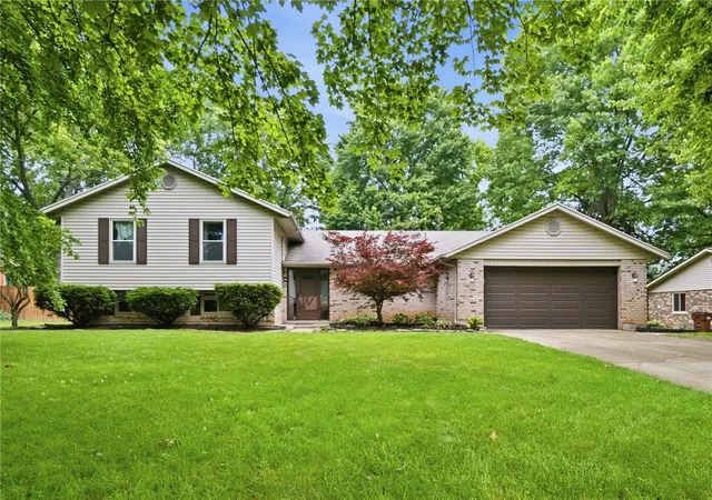1st image of 2033 Meadowside Ln, Dayton, OH 45458 | MLS# 961480