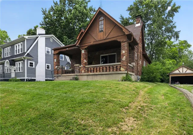 2nd image of 521 W Parkwood Dr, Dayton, OH 45405 | MLS# 960565