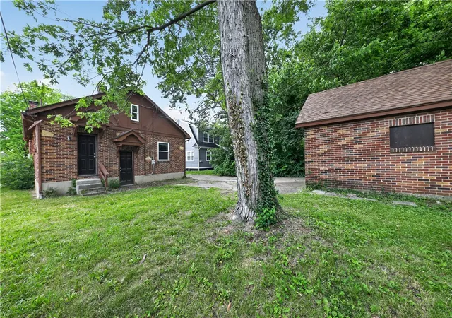 3rd image of 521 W Parkwood Dr, Dayton, OH 45405 | MLS# 960565