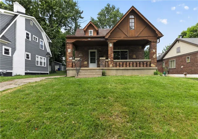 4th image of 521 W Parkwood Dr, Dayton, OH 45405 | MLS# 960565