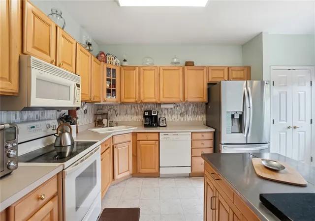 Listing Photo 5 - Condo for sale in building located at 3043 Willowbrook Wy, Dayton, OH 45431