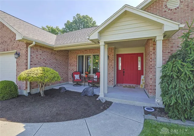 Homes for sale in Englewood, OH | 304 Chinkapin Cir, Englewood, OH 45315 | MLS# 960624