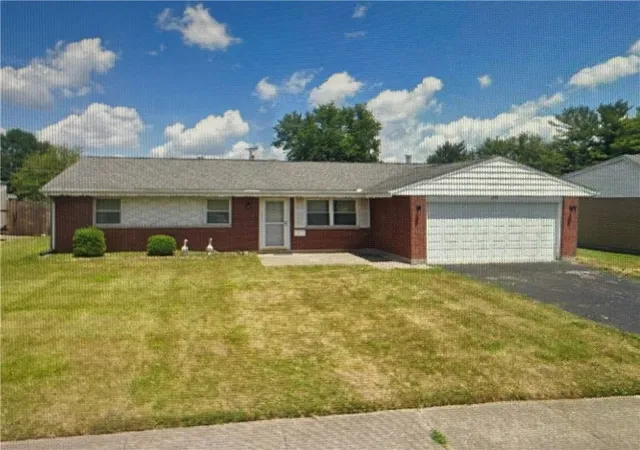 Homes for sale in Piqua, OH | 905 Candlewood Blvd, Piqua, OH 45356 | MLS# 961688