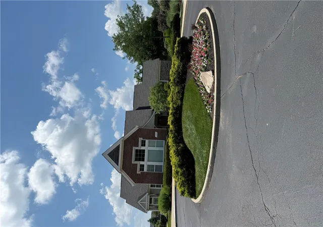 Homes for sale in Springboro, OH | 127 Rippling Brook Lane, Springboro, OH 45066 | Houzeo