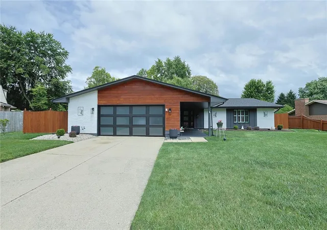 Photo 2 of Sale Pending at 8910 Springrun Ln, Dayton, OH 45458 | MLS# 961789 | Listing updated on 2026-07-24