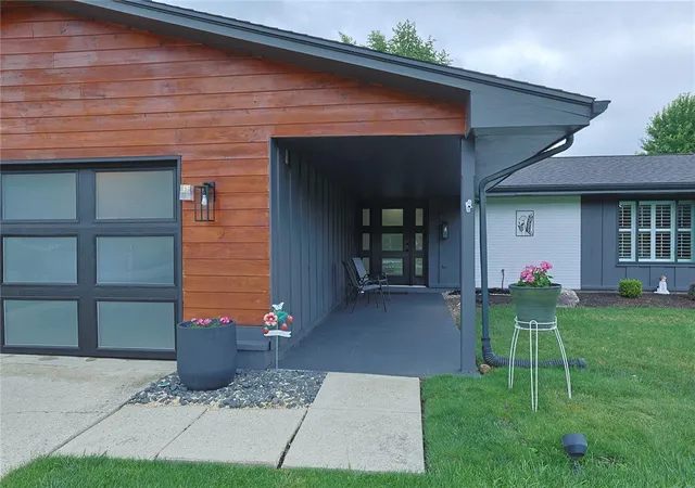 Photo 3 of Sale Pending at 8910 Springrun Ln, Dayton, OH 45458 | MLS# 961789 | Listing updated on 2026-07-24