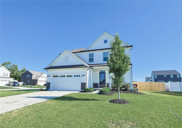 Photo 2 of Single family home for sale at 1502 Knightsbridge Ct, Carlisle, OH 45005 | MLS# 961840 | Listing updated on 2026-08-27