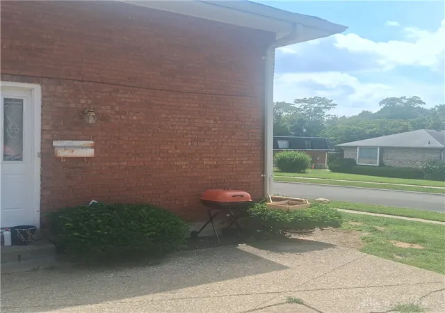 Photo 3 of Sale Pending at 6130 Ridgeacres Dr #M3, Cincinnati, OH 45237 | MLS# 961905 | Listing updated on 2026-07-21