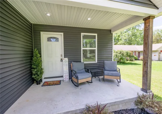 Homes for sale in Eaton, OH | 165 Hatchet Dr, Eaton, OH 45320 | MLS# 961518