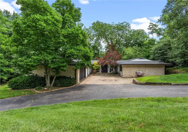 3rd image of 2005 Tullis Dr, Middletown, OH 45042 | MLS# 962066