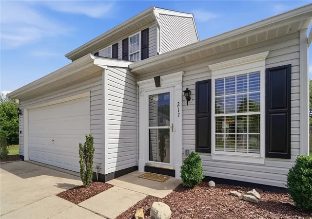 Homes for sale in Springboro, OH | 217 Mcdaniels Ln, Springboro, OH 45066 | MLS# 961333