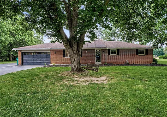 Homes for sale in Tipp City, OH | 5185 David Dr, Tipp City, OH 45371 | MLS# 961680