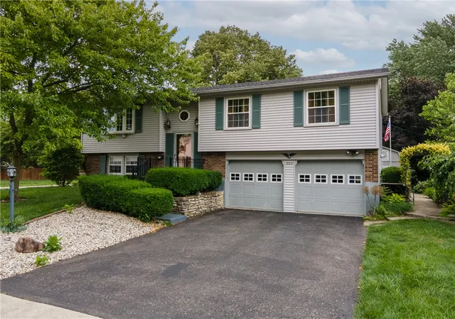 Homes for sale in Englewood, OH | 206 Brookwood Dr, Englewood, OH 45322 | MLS# 962118