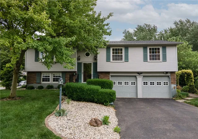Homes for sale in Englewood, OH | 206 Brookwood Dr, Englewood, OH 45322 | MLS# 962118
