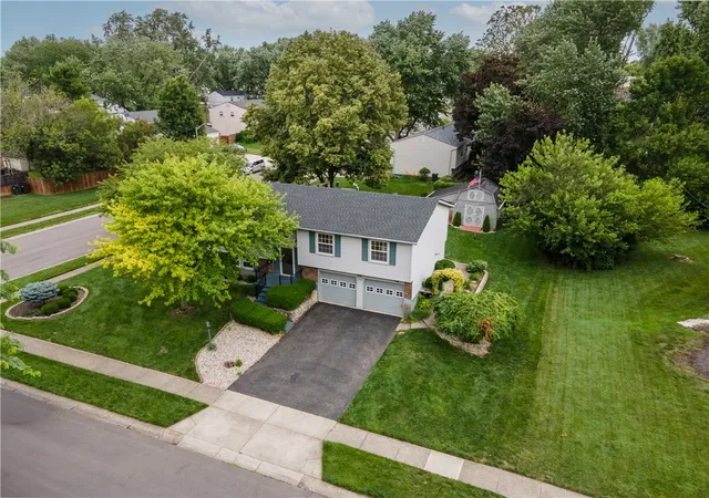 Homes for sale in Englewood, OH | 206 Brookwood Dr, Englewood, OH 45322 | MLS# 962118