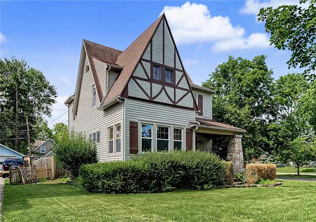 Homes for sale in Oakwood, OH | 200 Wiltshire Blvd, Oakwood, OH 45419 | MLS# 962049