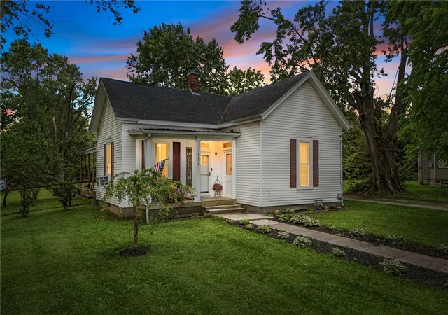 1st image of 512 W Locust St, Wilmington, OH 45177 | MLS# 961924