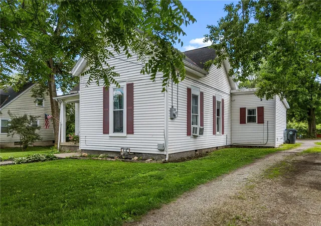 4th image of 512 W Locust St, Wilmington, OH 45177 | MLS# 961924