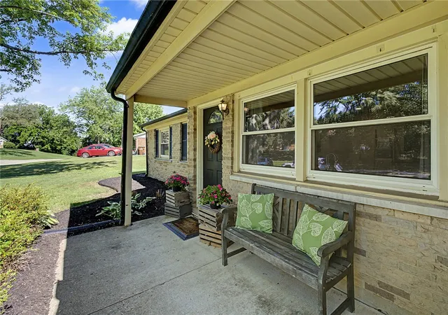 Homes for sale in Beavercreek, OH | 4627 Whitegate Dr, Beavercreek, OH 45430 | MLS# 962206