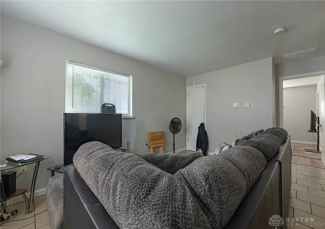 Listing Photo 4 - Condo for sale in building located at 109 Oxford Ave, Dayton, OH 45402