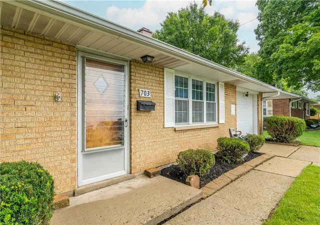 Homes for sale in Vandalia, OH | 703 Greenhurst Dr, Vandalia, OH 45377 | MLS# 962083