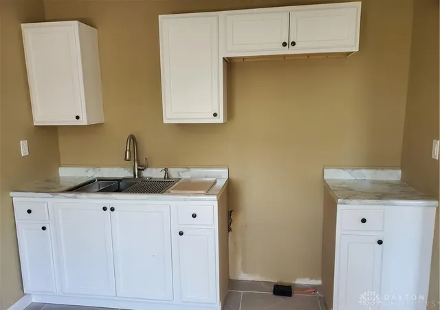 Listing Photo 4 - Condo for sale in building located at 14 Maylan Dr, Dayton, OH 45405