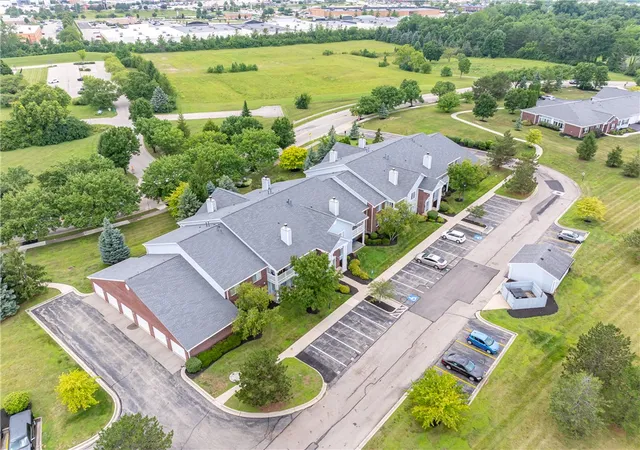Listing Photo 2 - Condo for sale in building located at 2640 Netherland Dr, Dayton, OH 45431 - Unit #206