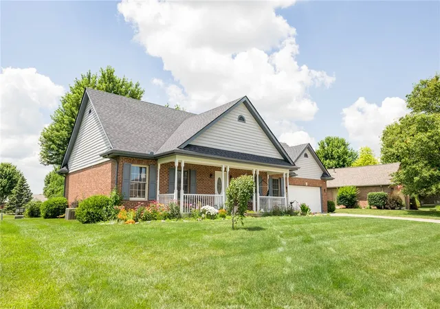 Photo 3 of Sale Pending at 913 Golden Beech Dr, Brookville, OH 45309 | MLS# 962522 | Listing updated on 2026-07-09