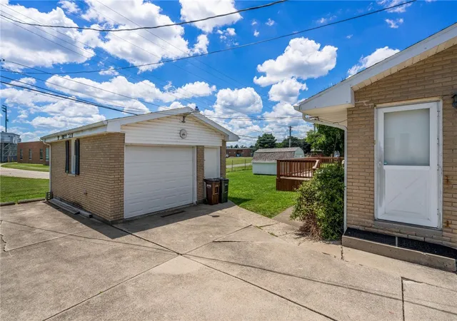 Photo 3 of Single family home for sale at 14 Greeneview Dr, Jamestown, OH 45335 | MLS# 962391 | Listing updated on 2026-07-21