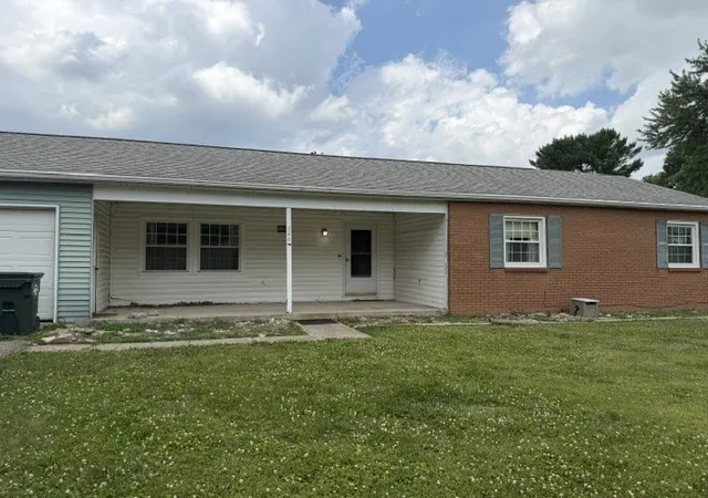 Photo 2 of Single family home for sale at 226 Hardacre Dr, Xenia, OH 45385 | MLS# 962462 | Listing updated on 2026-08-02