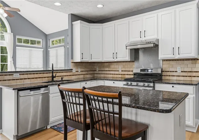 3rd image of 9120 Surrey Gate Pl, Washington Twp, OH 45458 | MLS# 962649