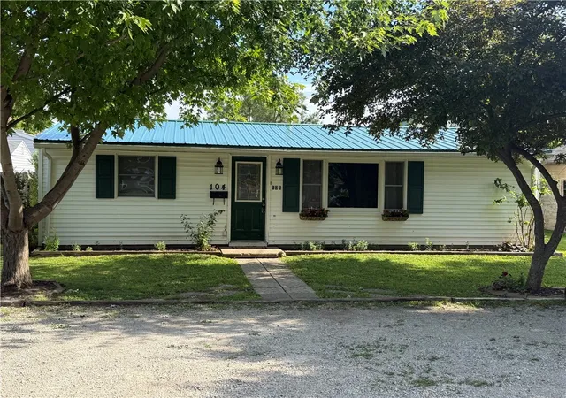Homes for sale in Piqua, OH | 104 2nd St, Piqua, OH 45356 | MLS# 962676