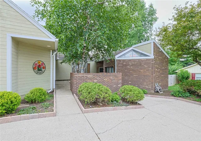 Homes for sale in Washington Twp, OH | 9040 S Normandy Ln, Washington Twp, OH 45458 | MLS# 962696