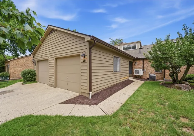 Photo 1 of Condo for sale at 40 Rolling Hills Dr, Cincinnati, OH 45215 | MLS# 962317 | Listing updated on 2026-08-27