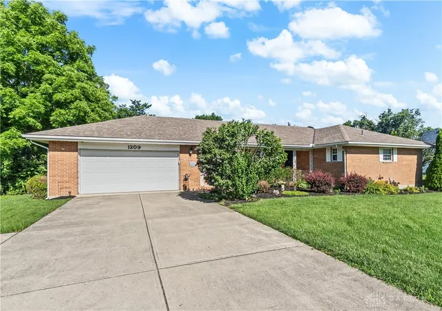 Homes for sale in Miamisburg, OH | 1209 S Heincke Rd, Miamisburg, OH 45342 | MLS# 962679